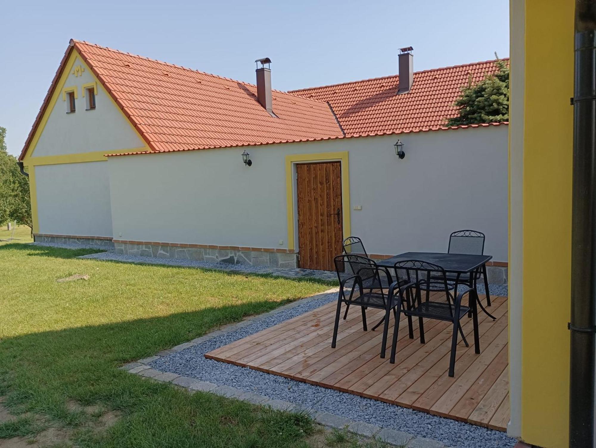 Apartman Na Statku Jílovice Eksteriør billede