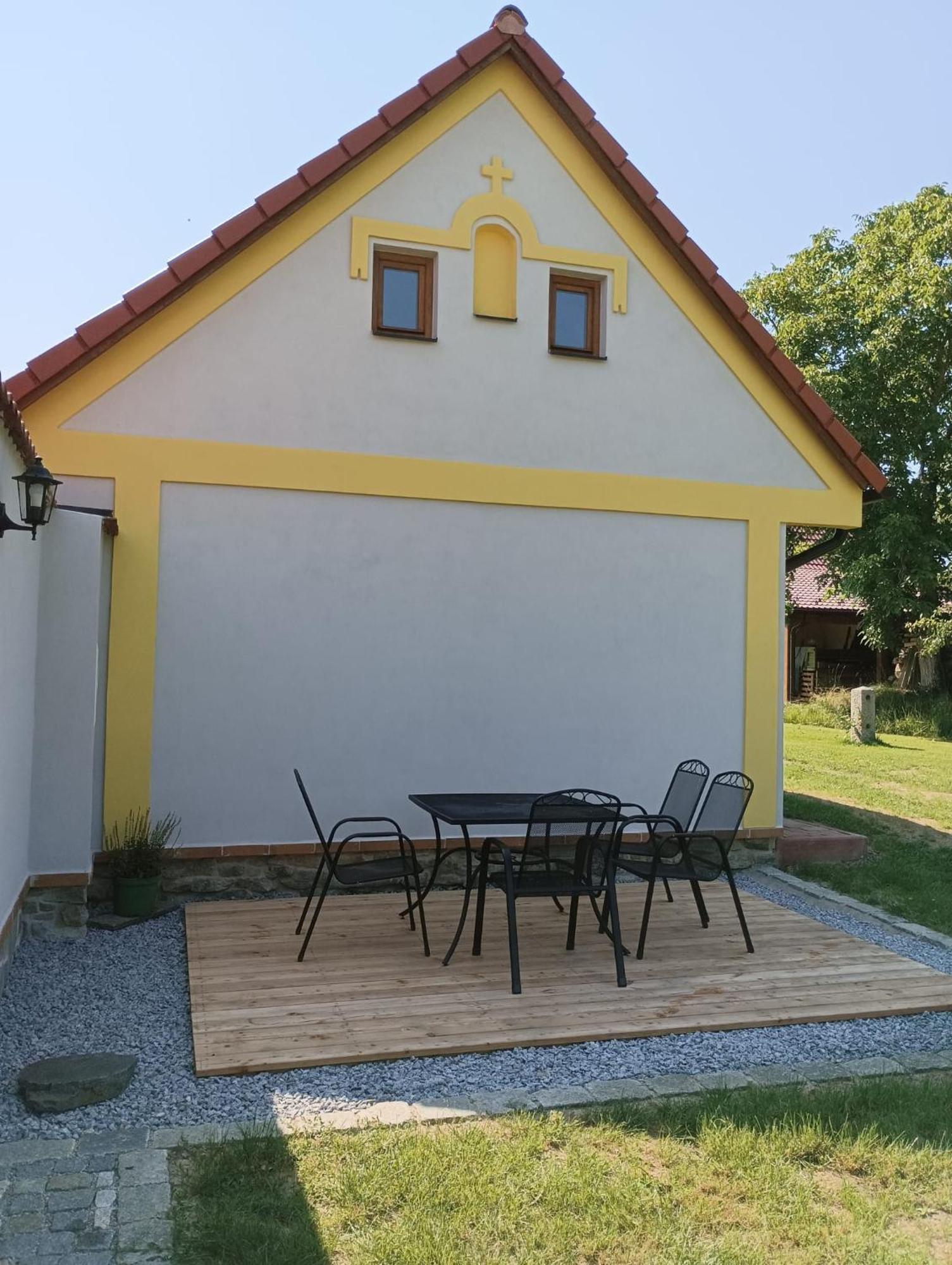 Apartman Na Statku Jílovice Eksteriør billede